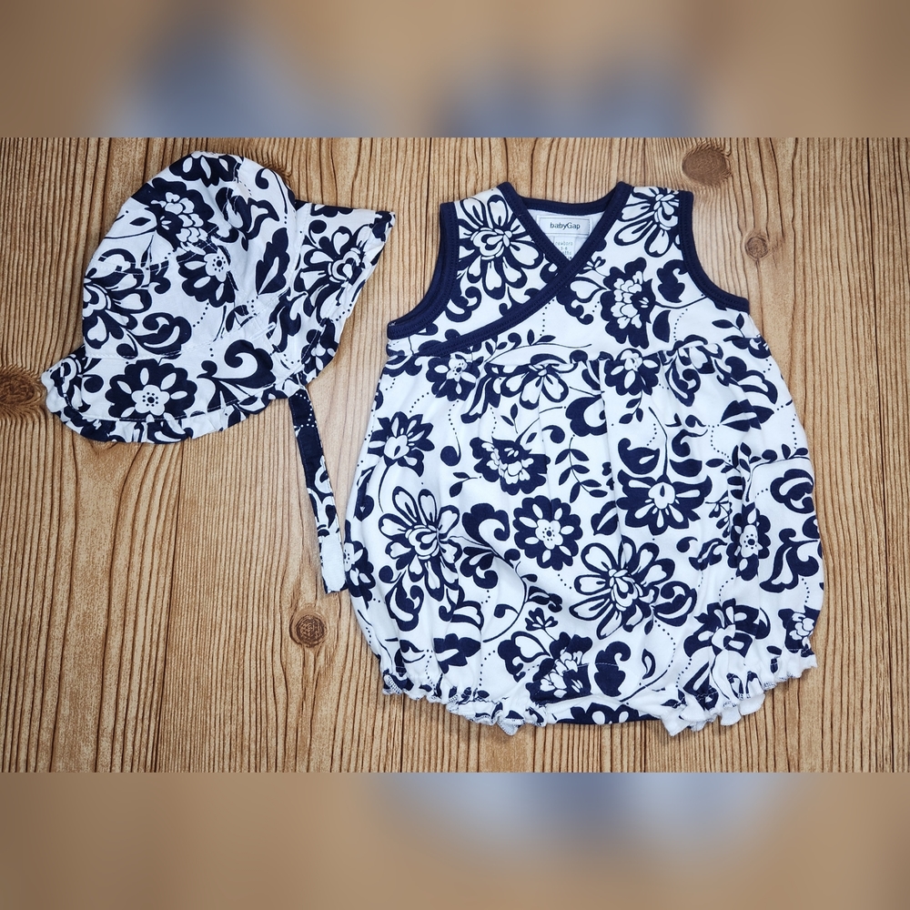Baby GAP Blue and White Hawaiian Style Romper with Matching Reversible‎ Hat 3-6M